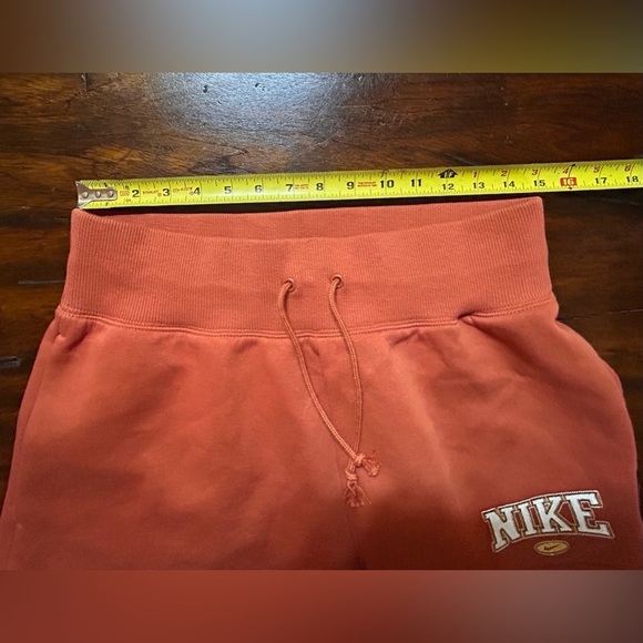 Nike Women's Sportswear Phoenix Fleece High-Rise Shorts - Picture 5 of 6